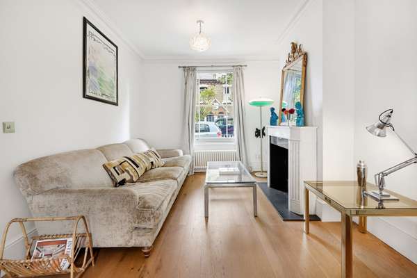 House Elsley Road in Greater London