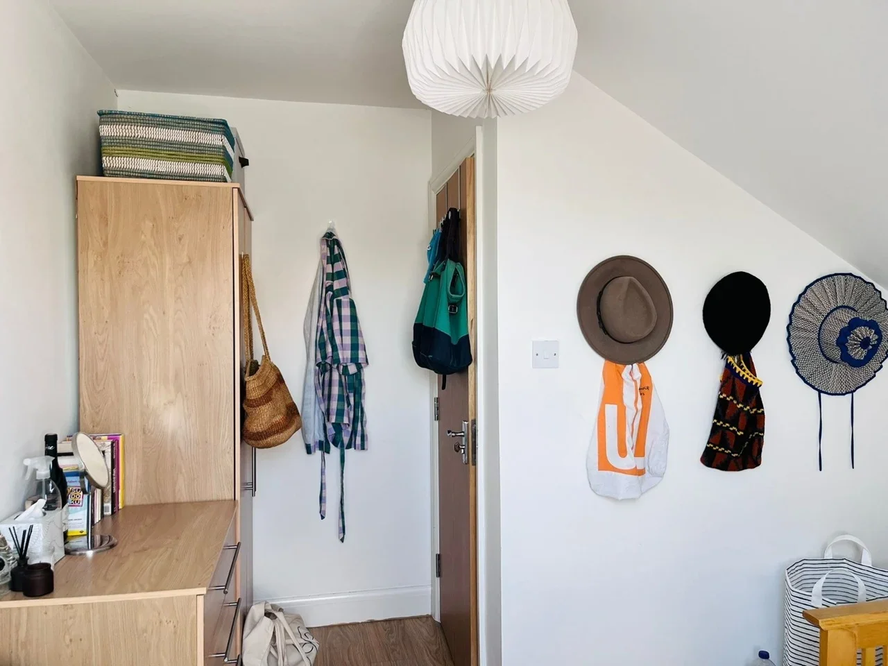 Room Mayes Road in Greater London