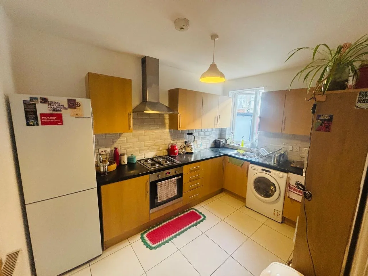 Room Mayes Road in Greater London