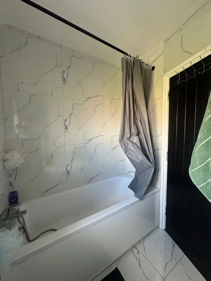 Room Roycraft Avenue in Greater London