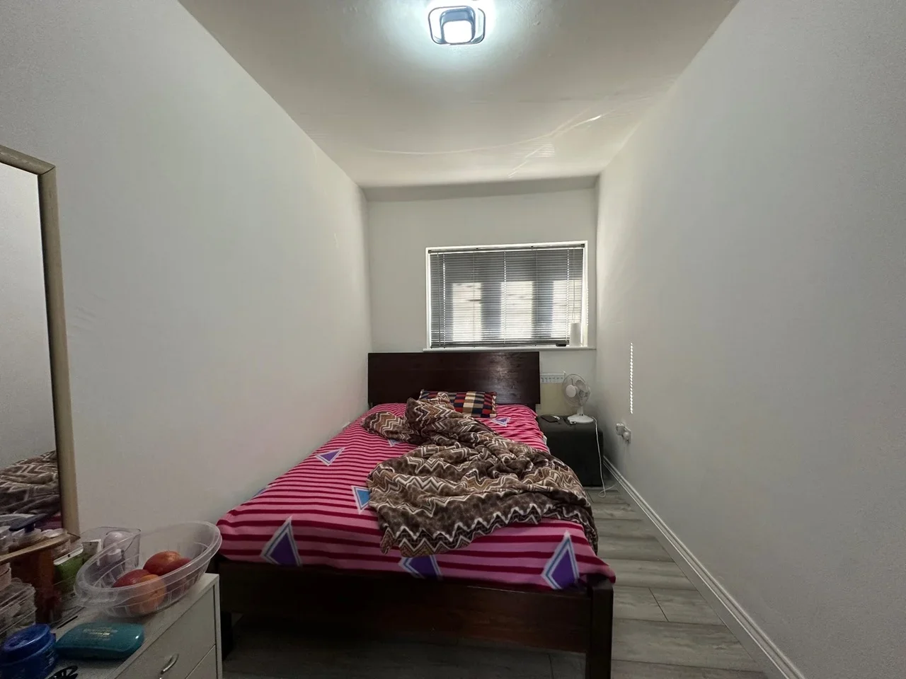 Room Roycraft Avenue in Greater London