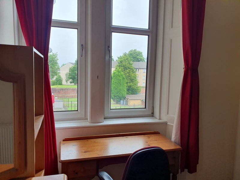 Room Paisley Road West in Glasgow