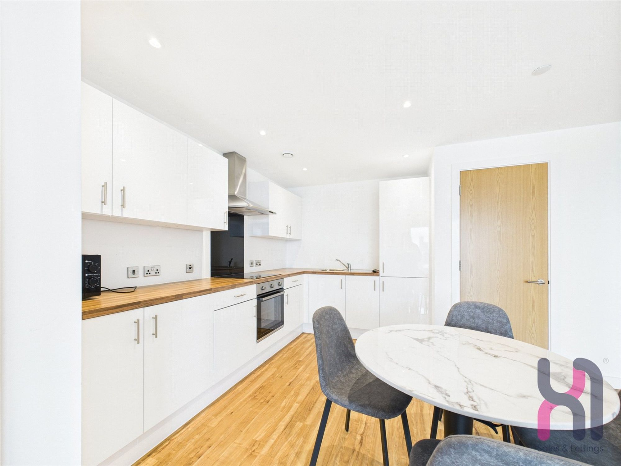 Flat Pomona Strand in Trafford