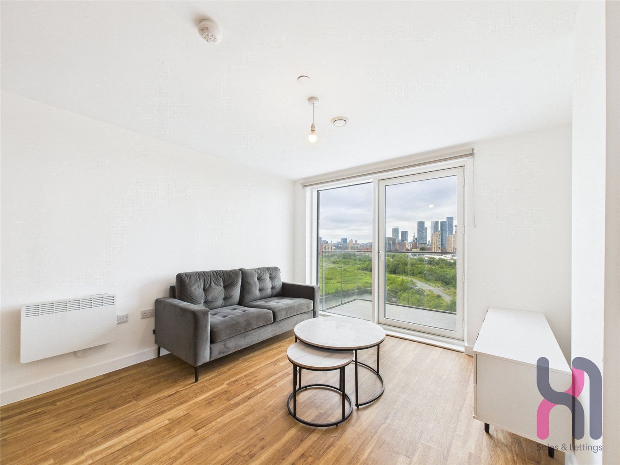 Flat Pomona Strand in Trafford