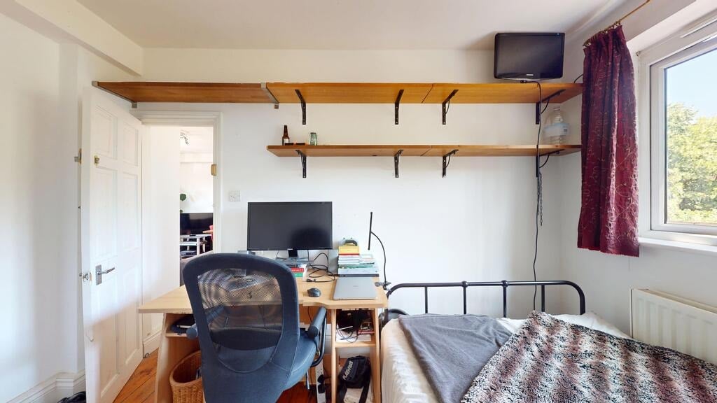 Flat Stockwell Road in Greater London