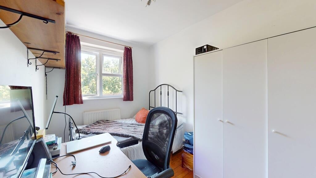 Flat Stockwell Road in Greater London
