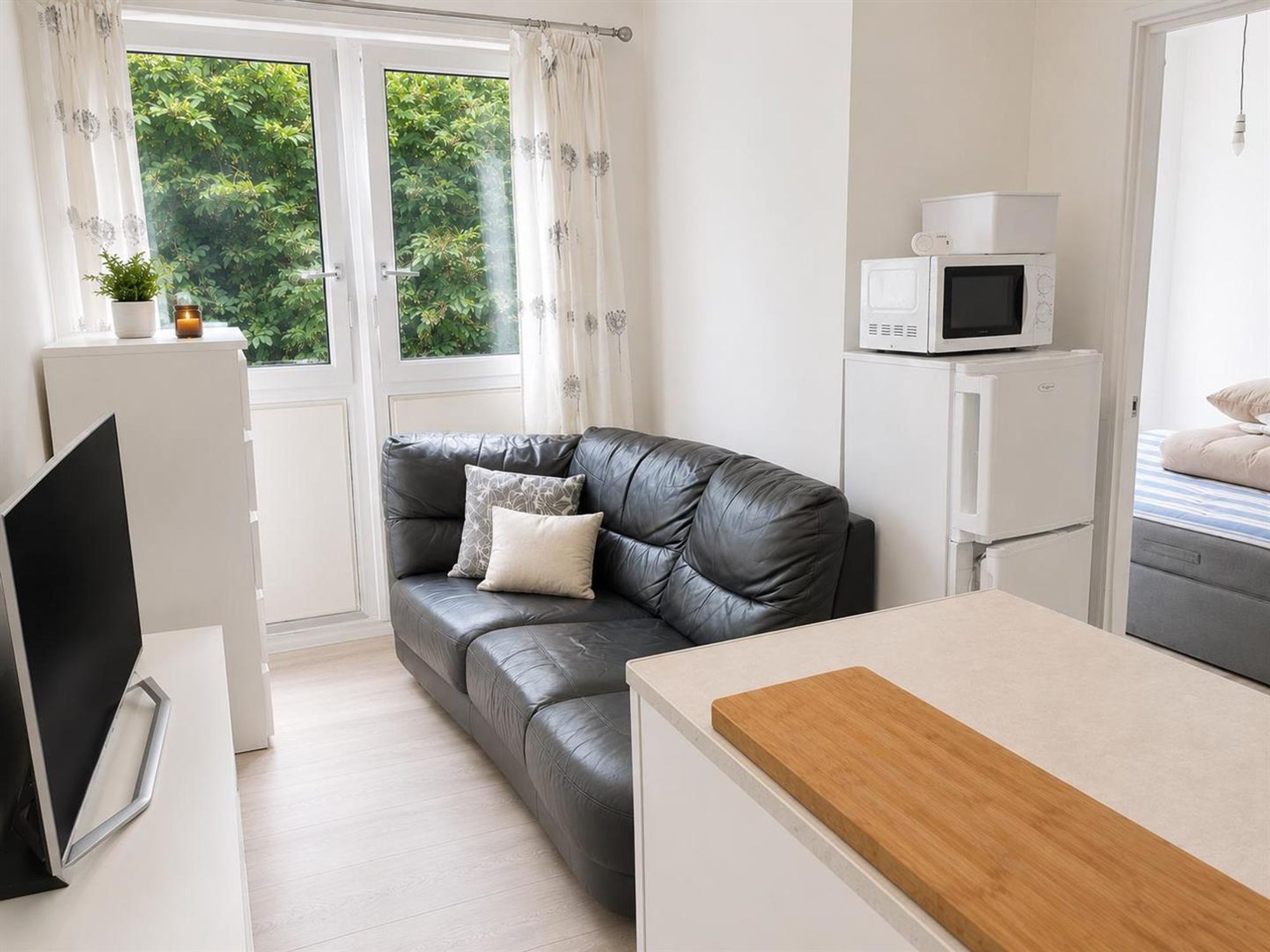 Flat Badsworth Road in Greater London