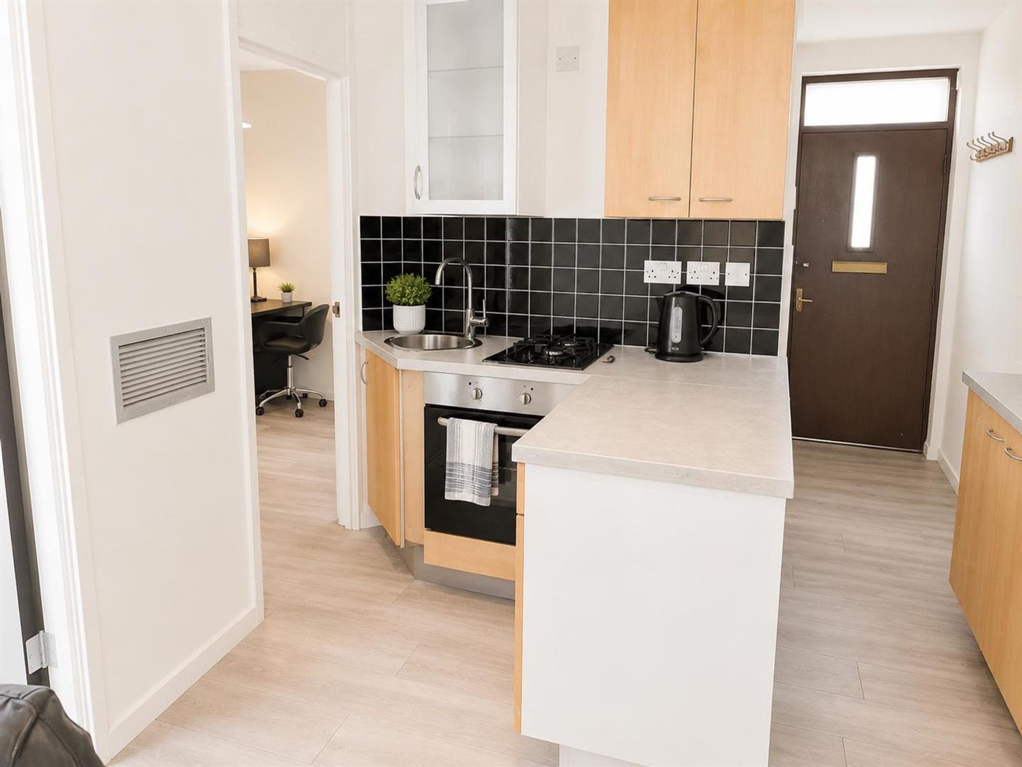 Flat Badsworth Road in Greater London