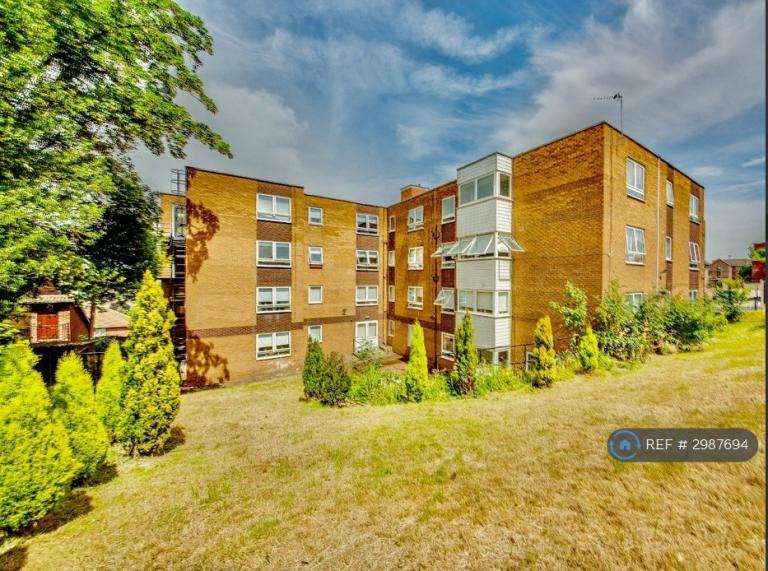 Flat Cottenham Road in Rawmarsh