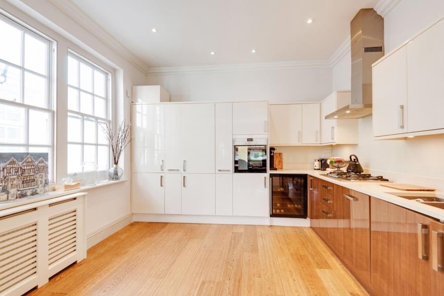 Flat Bracknell Gardens in Greater London