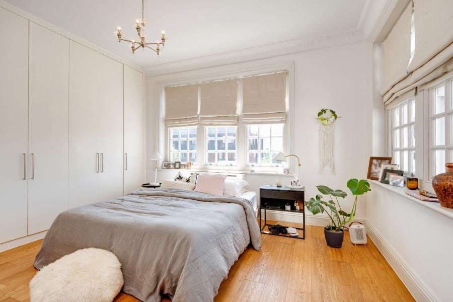 Flat Bracknell Gardens in Greater London