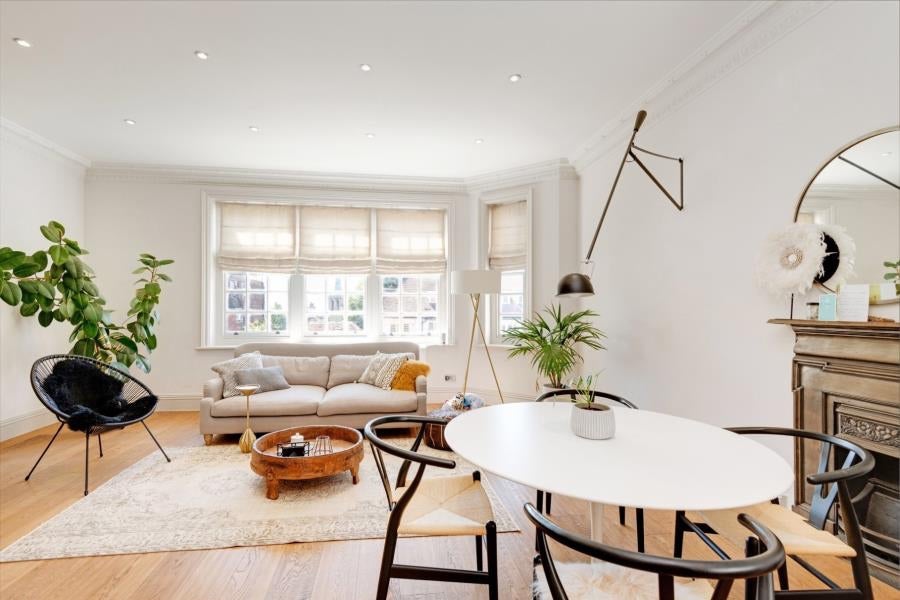 Flat Bracknell Gardens in Greater London