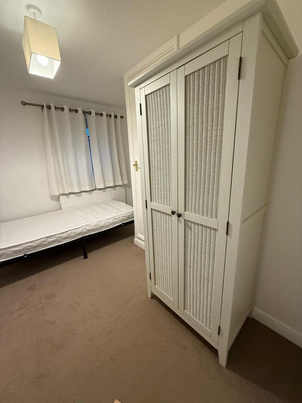 Room Bullfinch Road in Greater London