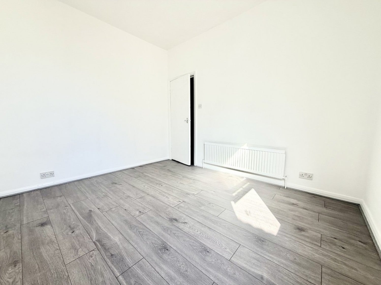 Flat Nova Road in Greater London