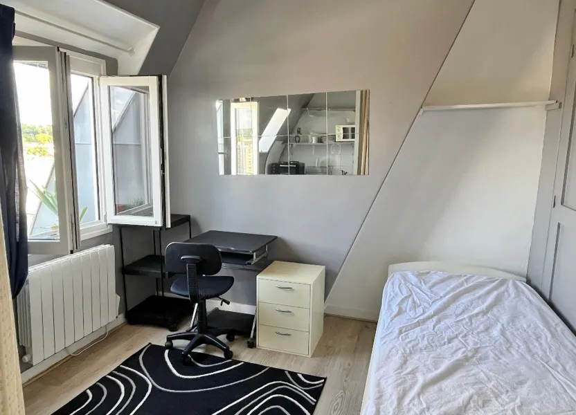Chambre Rue de la Paroisse à Versailles