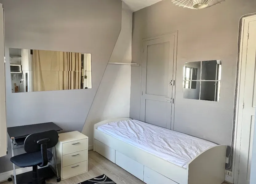 Chambre Rue de la Paroisse à Versailles