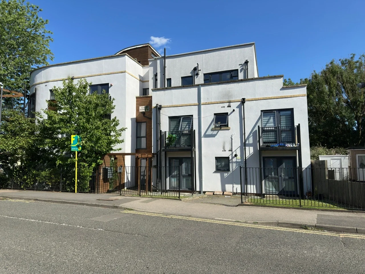 Flat Buckingham Road in Greater London