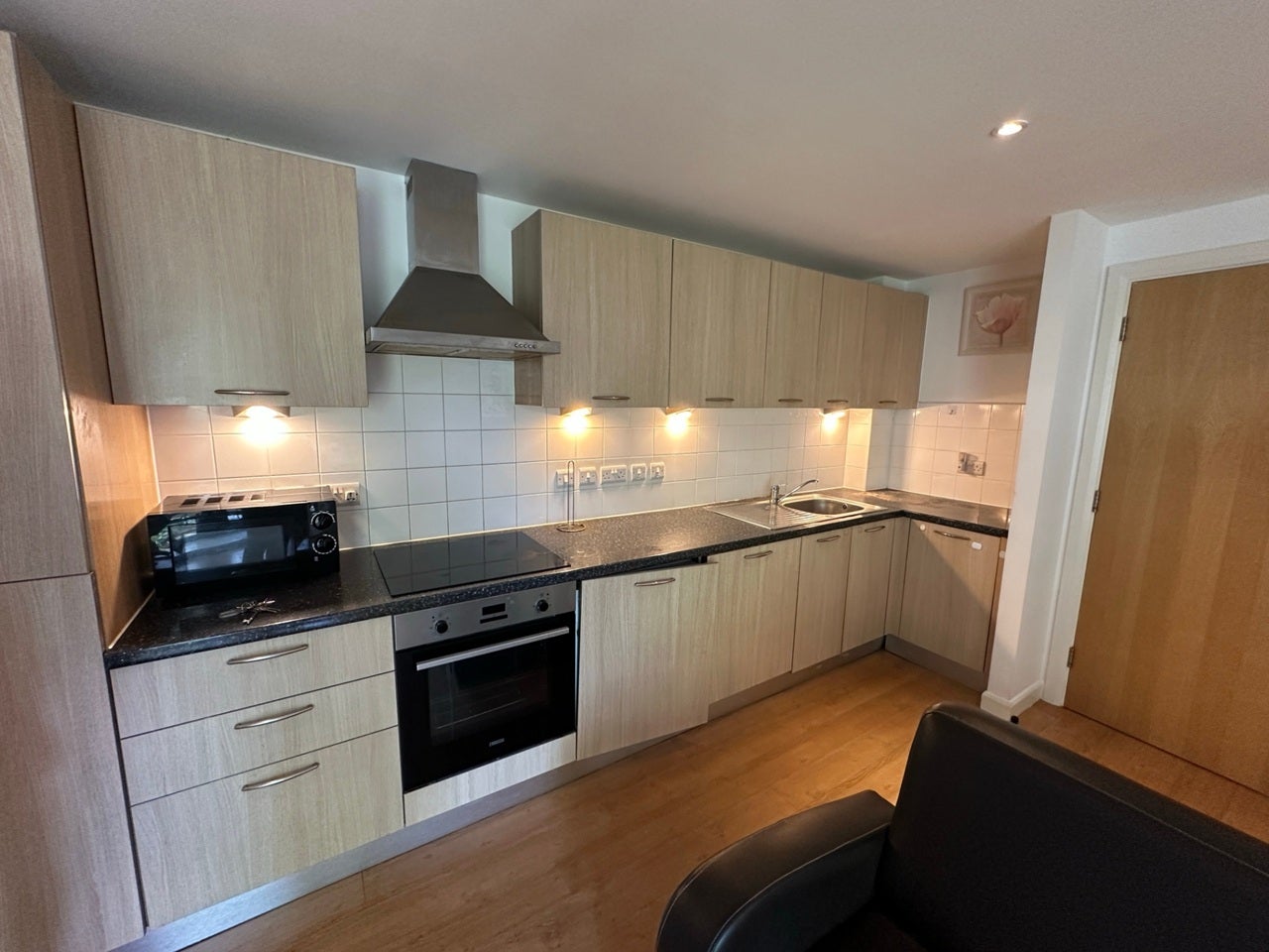 Flat Buckingham Road in Greater London