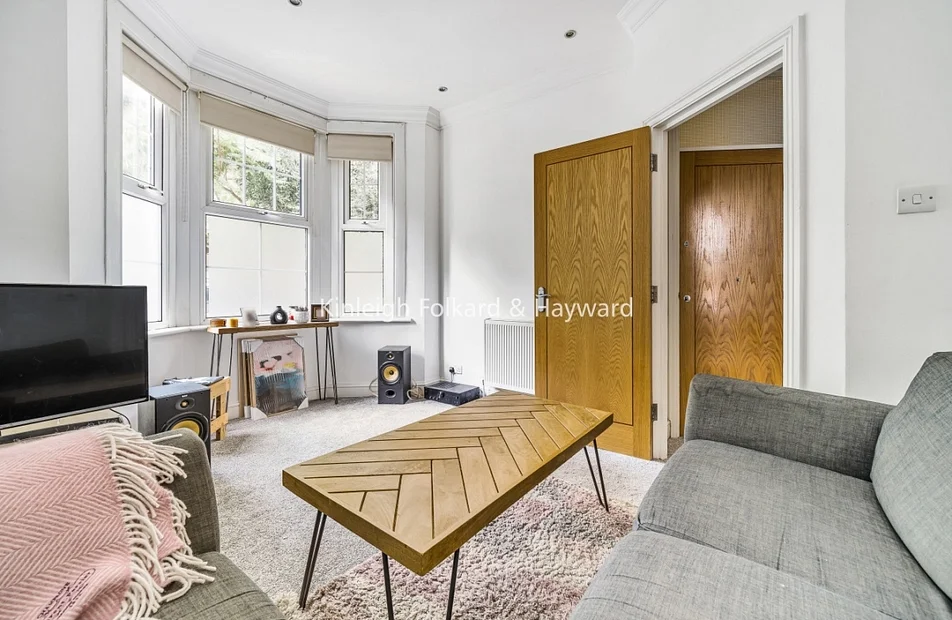 Flat Urlwin Street in Greater London