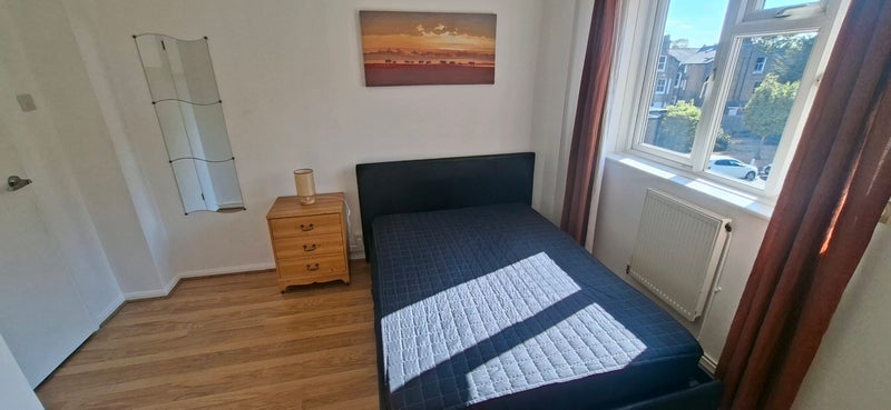 Room Redlands Way in Greater London