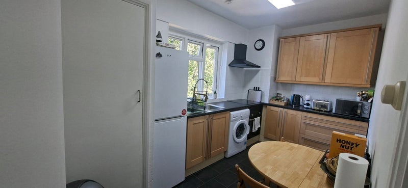 Room Redlands Way in Greater London