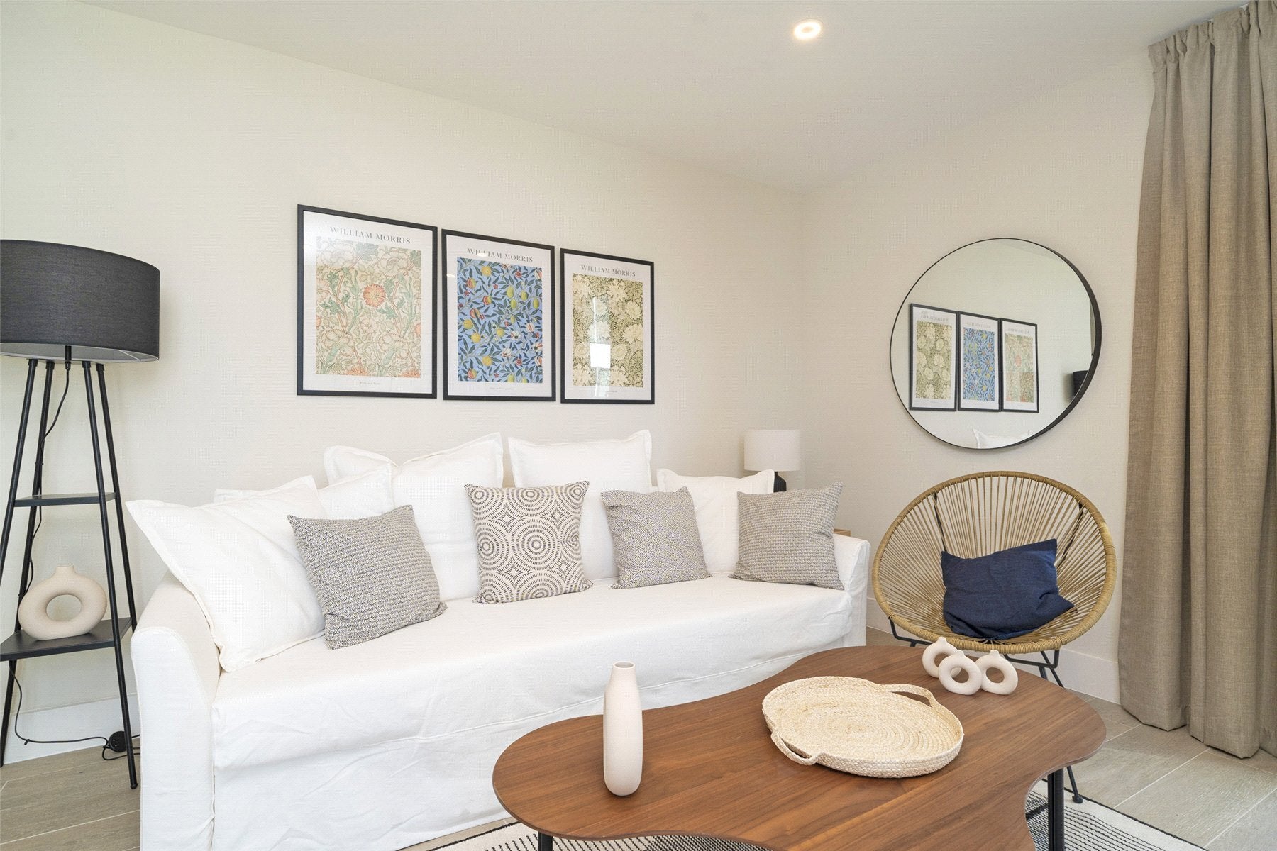 Flat Wyvil Road in Greater London