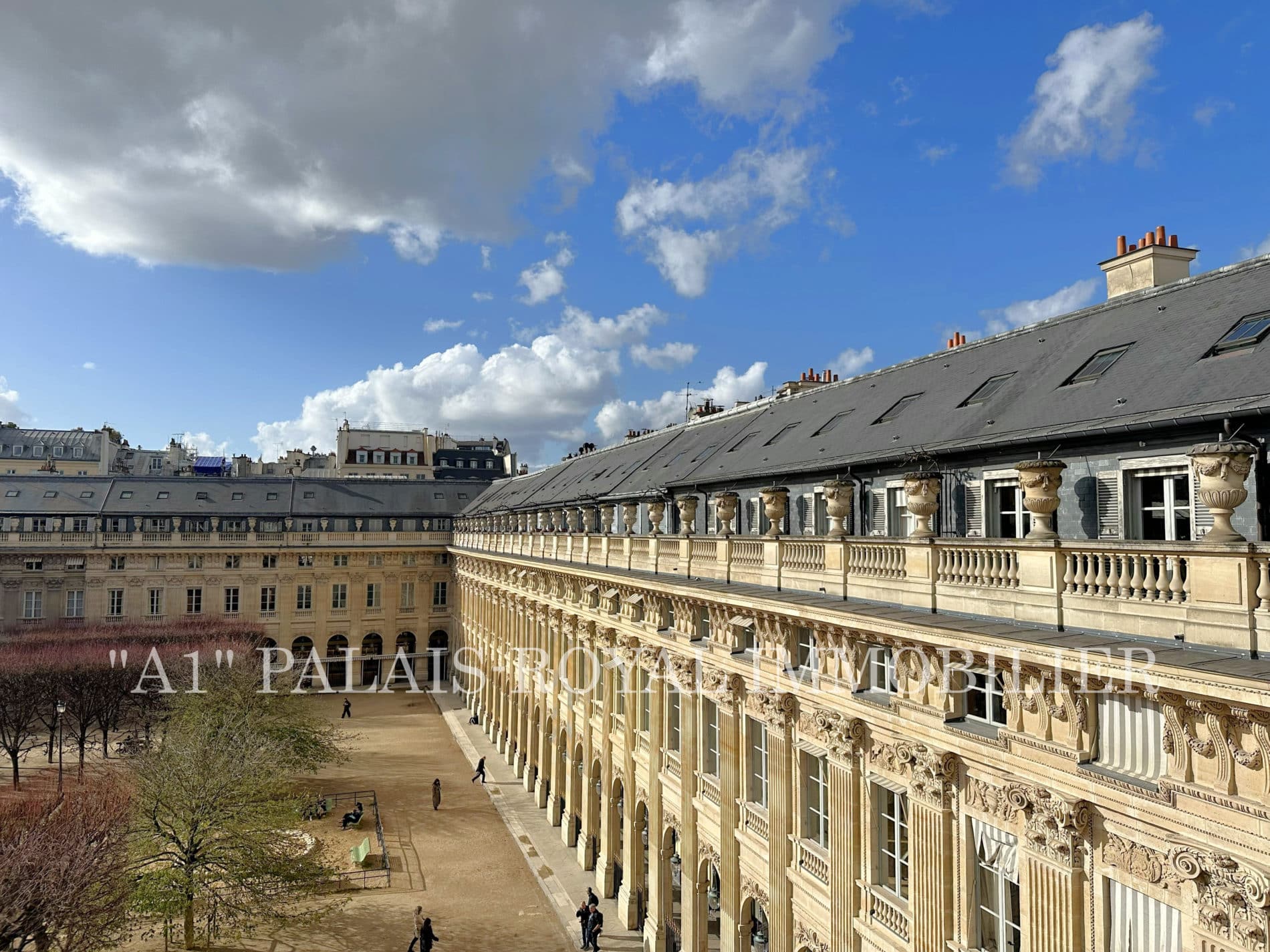 Appartement Rue de Valois à Paris