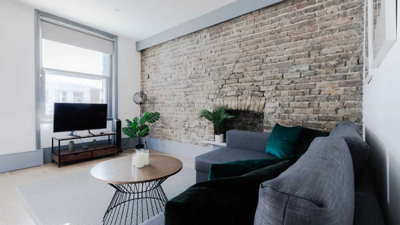 Flat Courtfield Gardens in Greater London