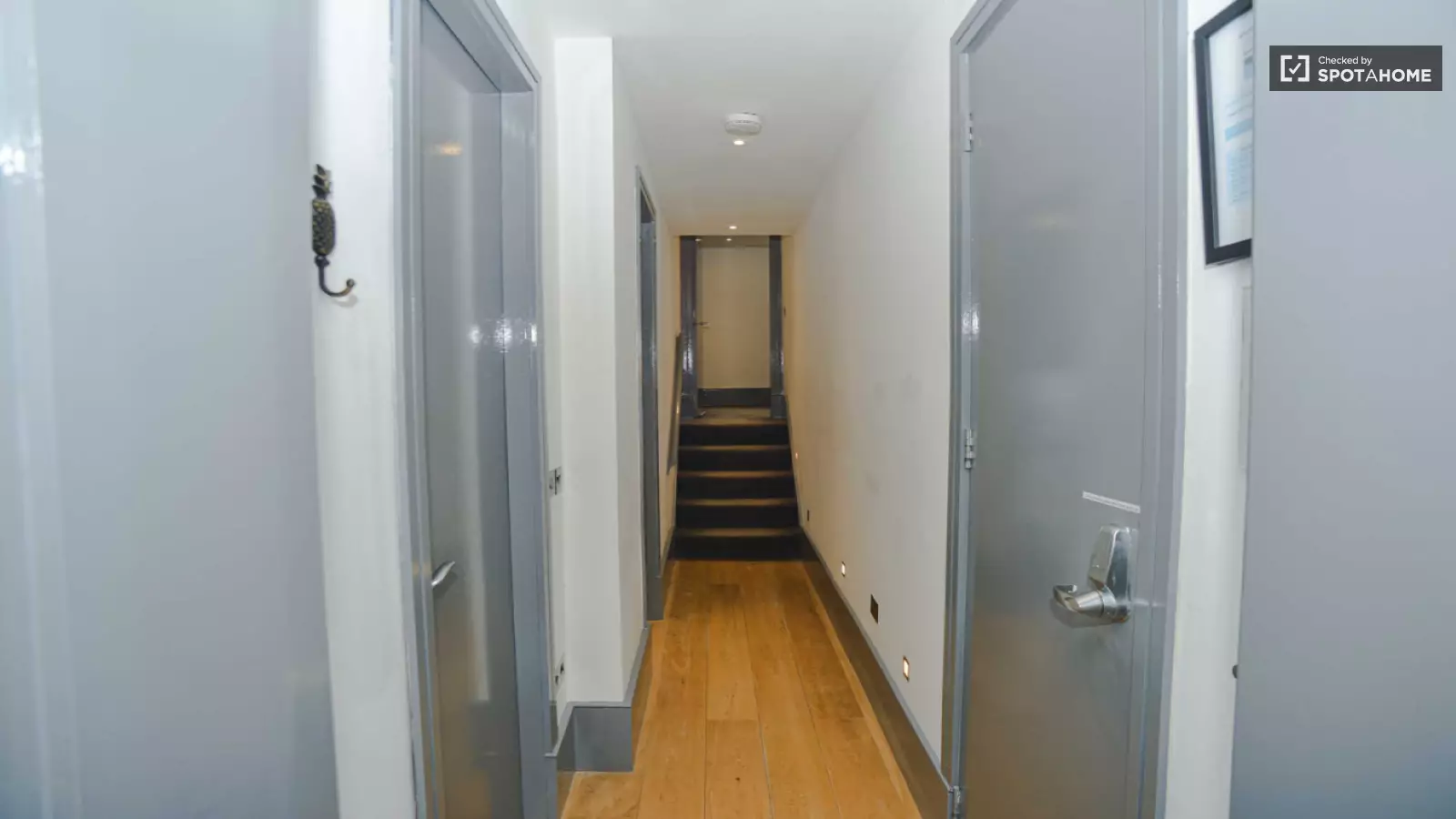 Flat Courtfield Gardens in Greater London