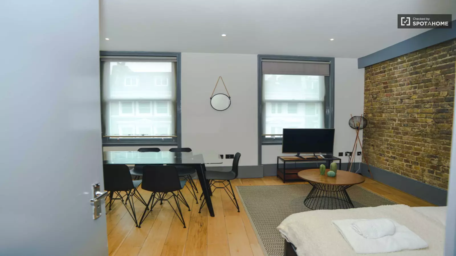 Flat Courtfield Gardens in Greater London