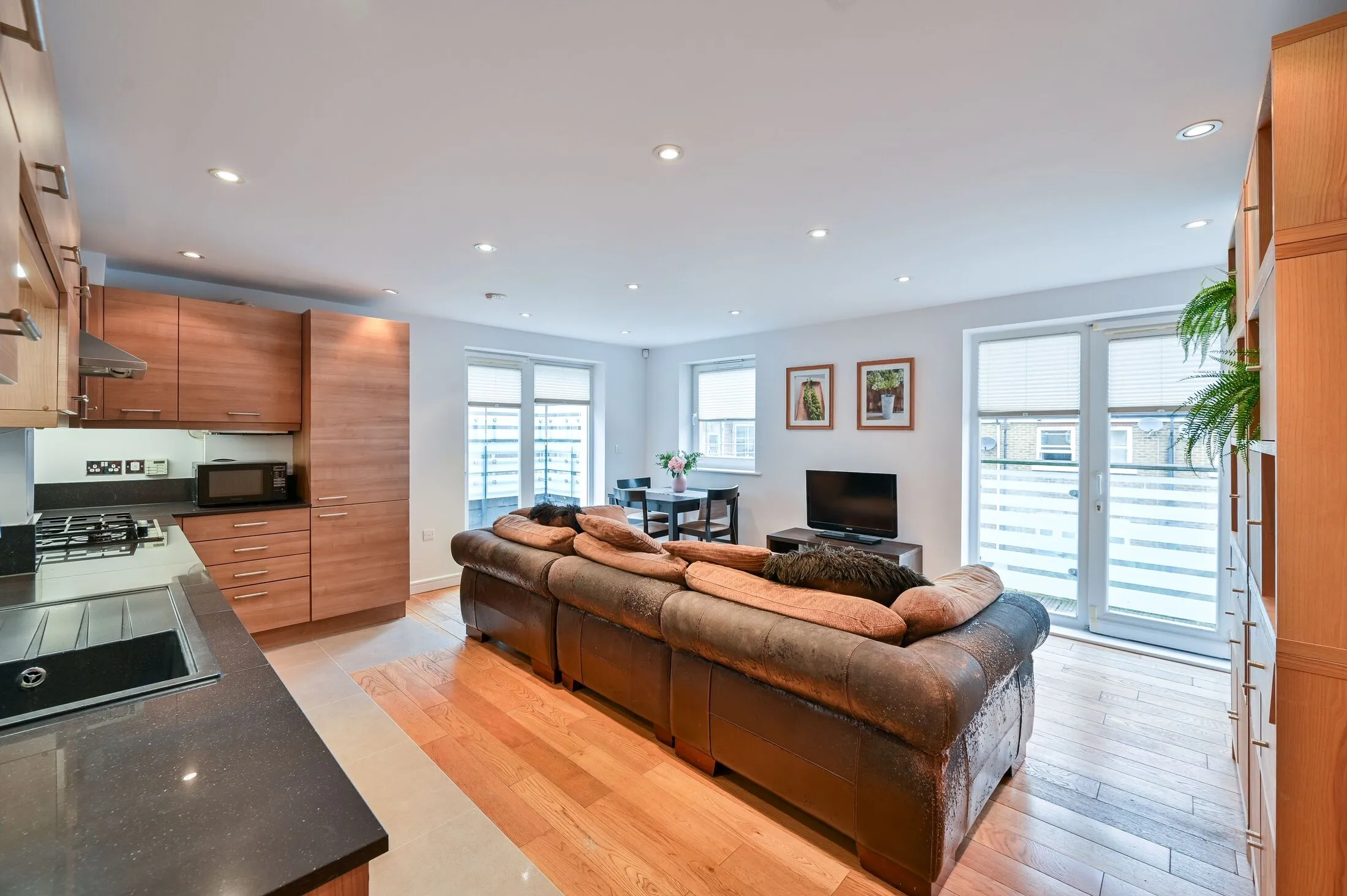 Flat Queen's Row in Greater London