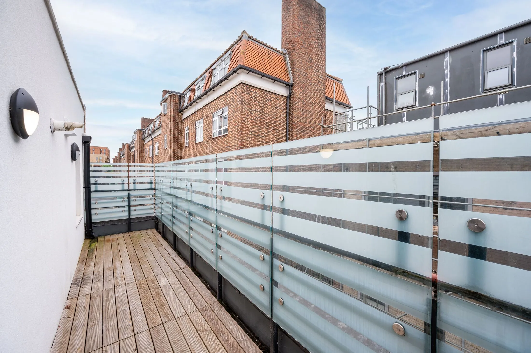 Flat Queen's Row in Greater London