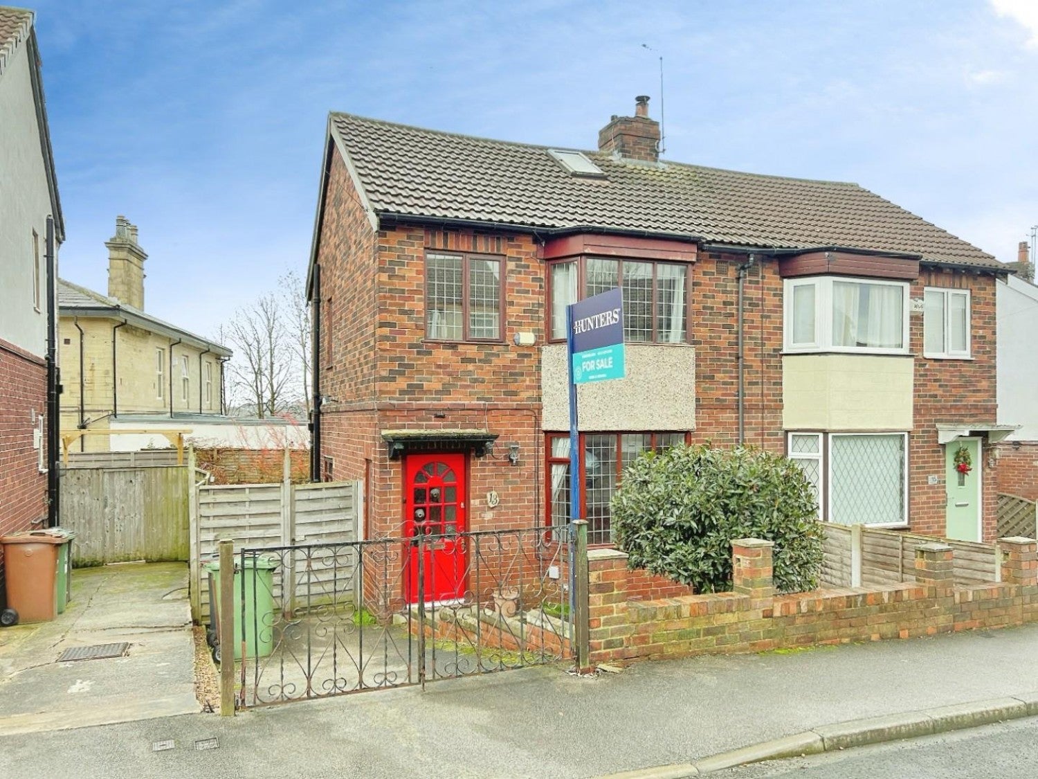 House Hawthorn Grove in Leeds