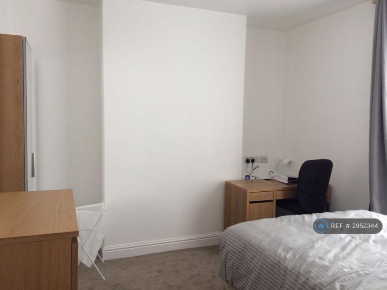 Room Ventnor Street in Salford