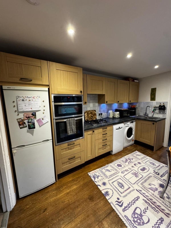 Room Warriner Gardens in Greater London