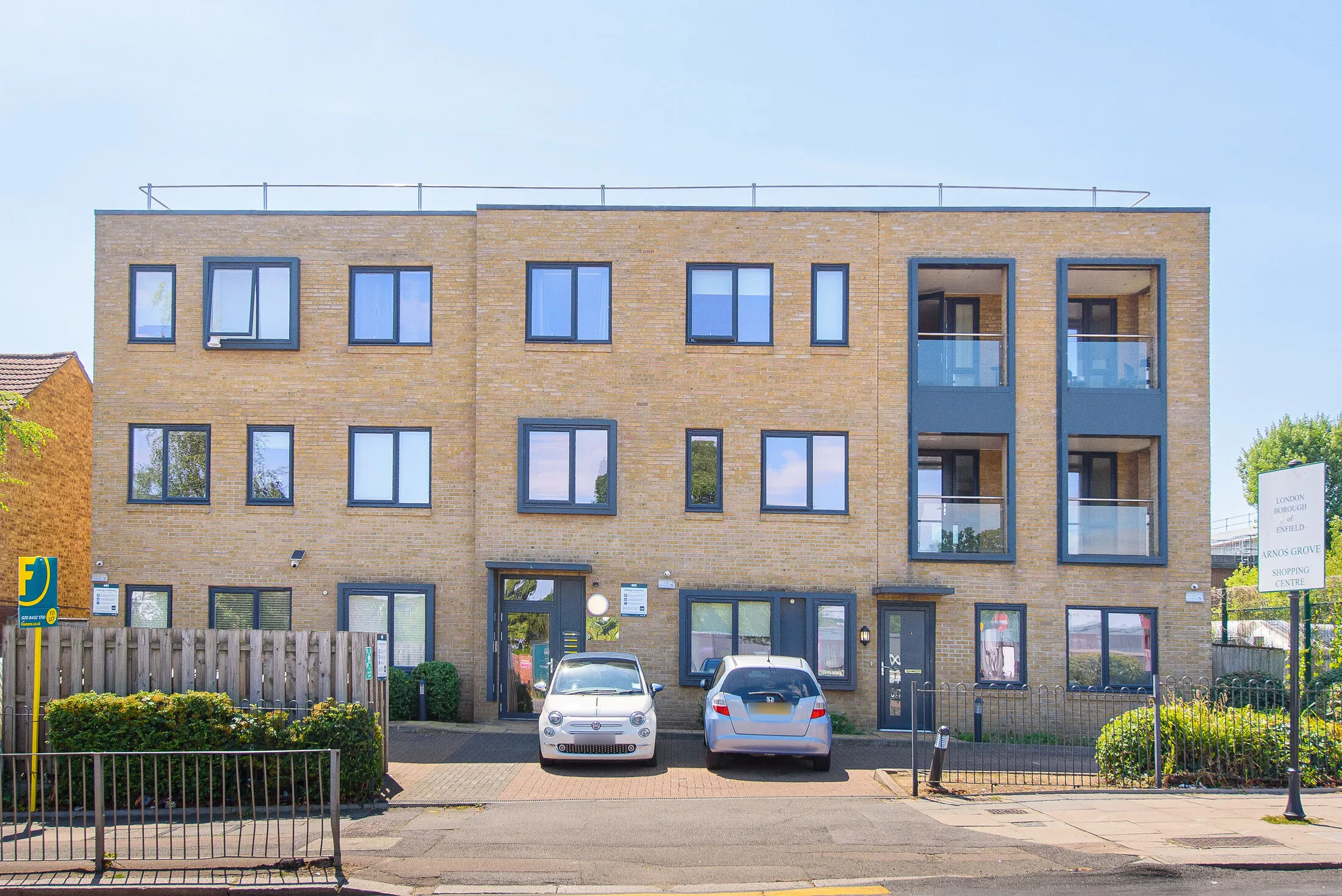 Flat Bowes Road in Greater London