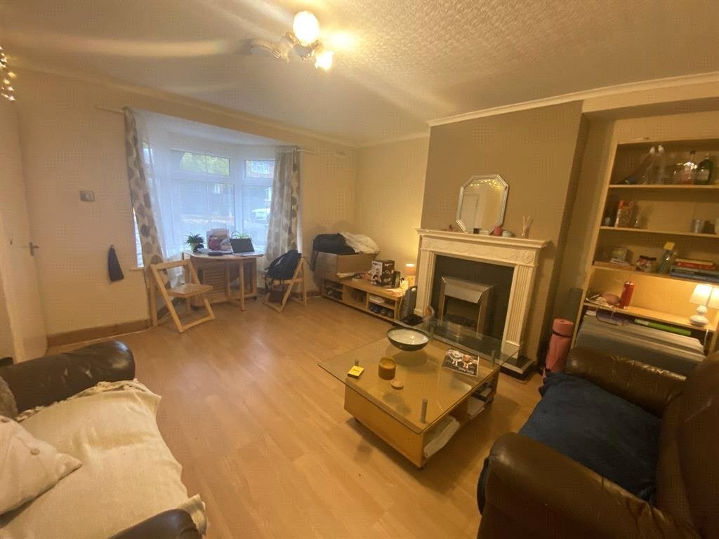 Room Poole Crescent in Birmingham