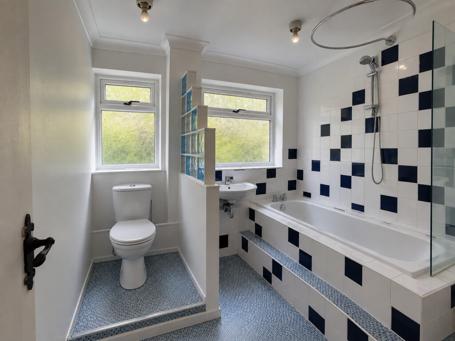Flat Farningham Crescent in Caterham