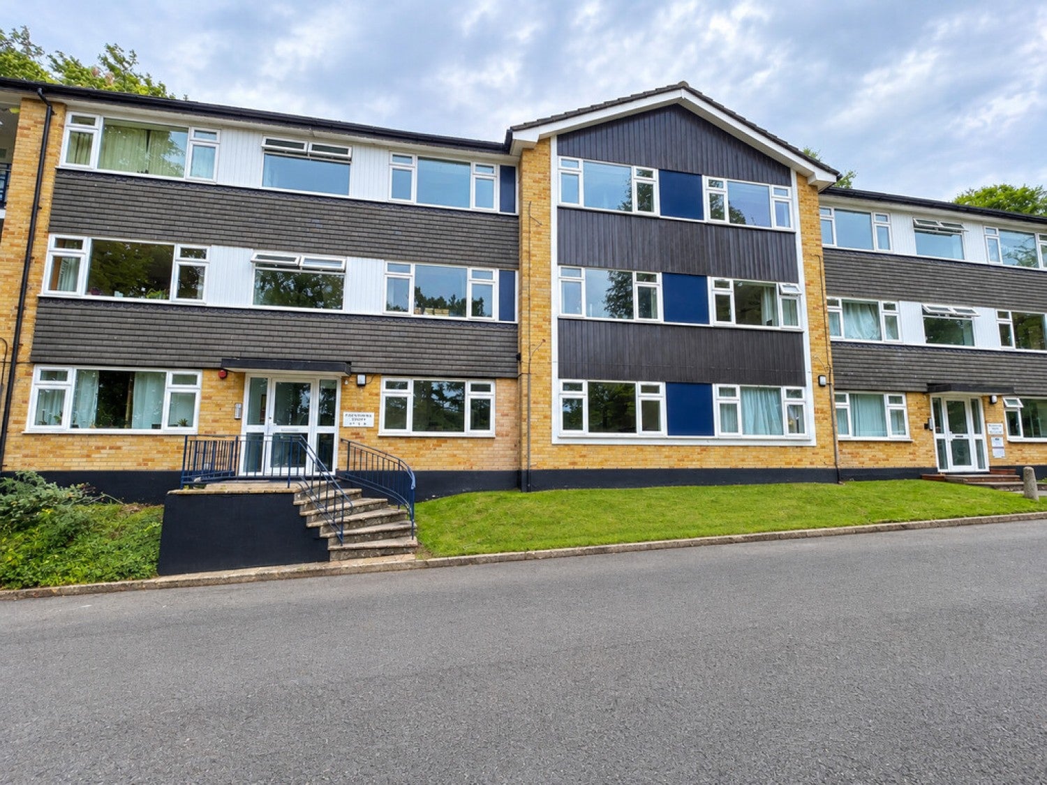 Flat Farningham Crescent in Caterham