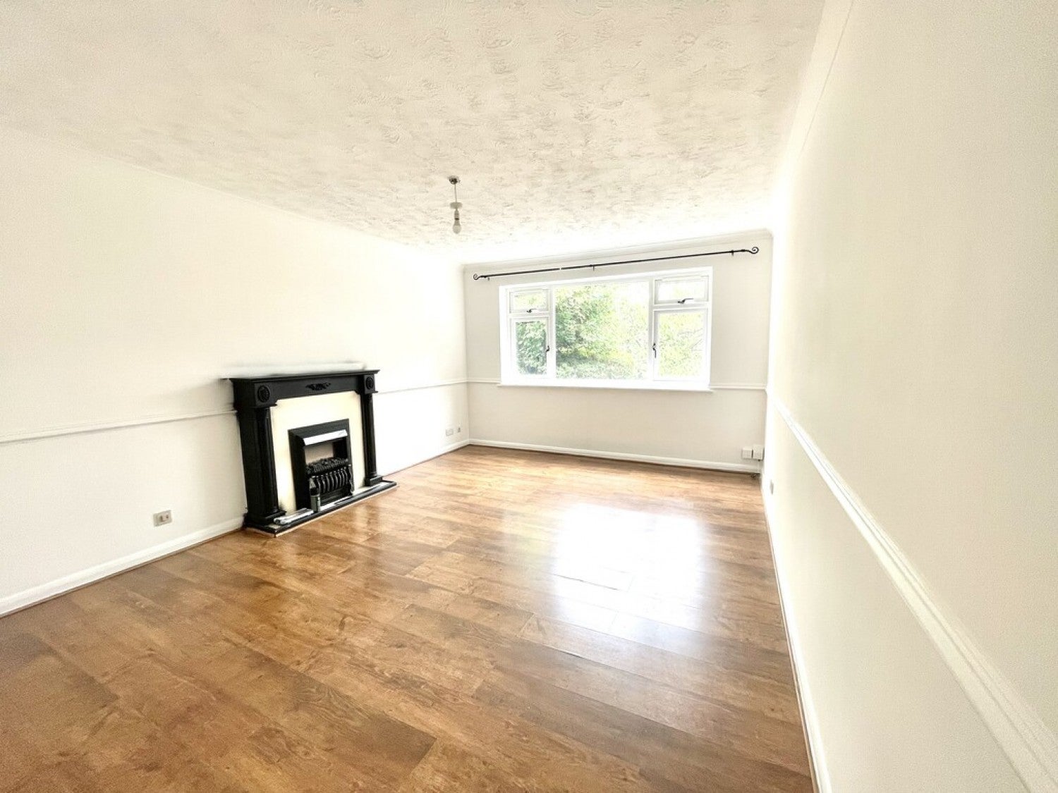 Flat Farningham Crescent in Caterham