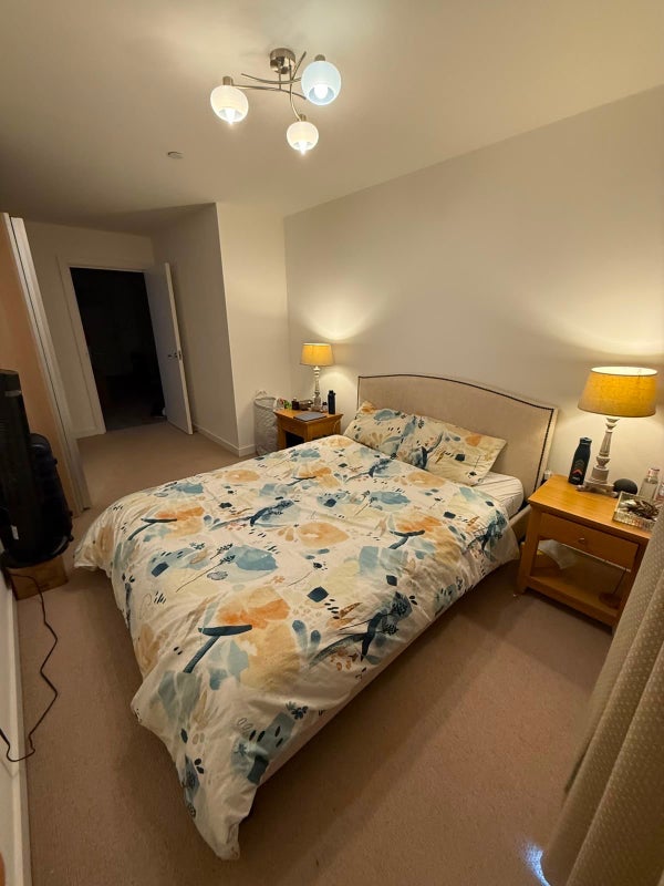 Room Station Street in Greater London