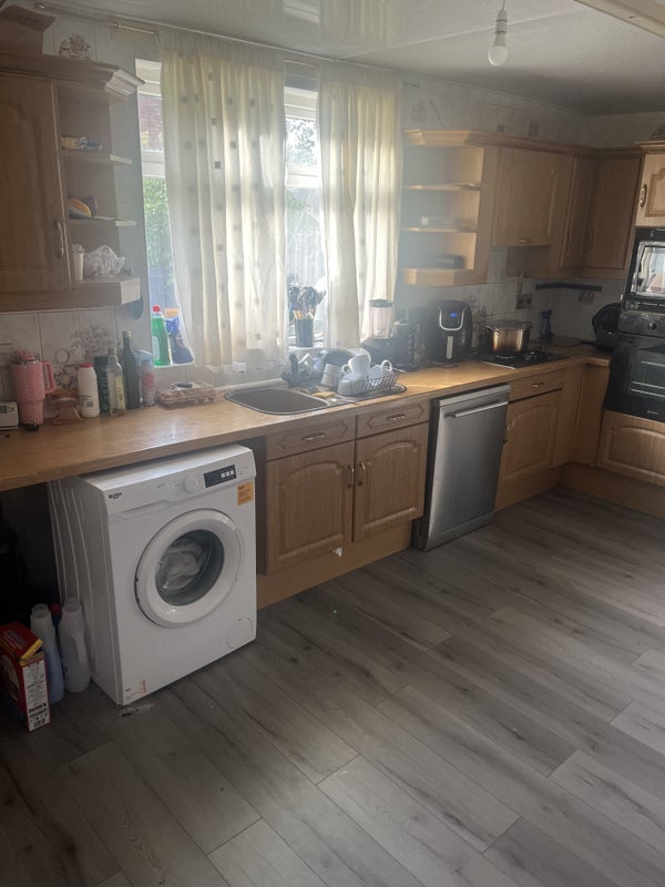 Room Falla Park Road in Gateshead