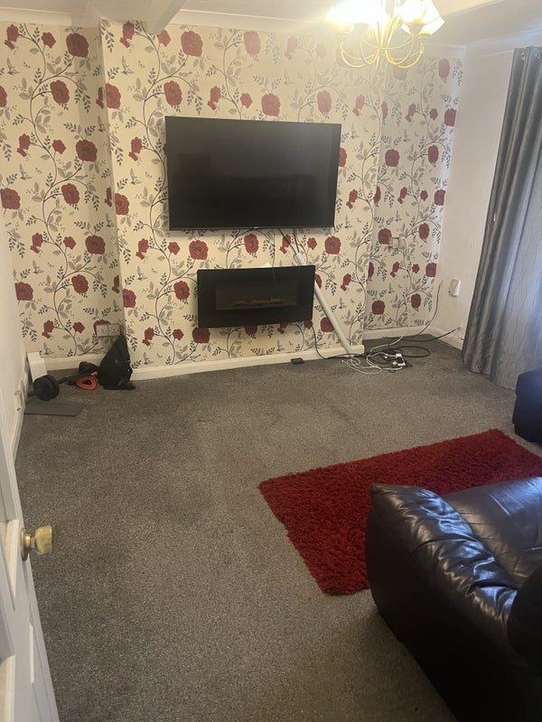 Room Falla Park Road in Gateshead