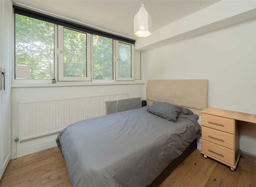 Room Finborough Road in Greater London