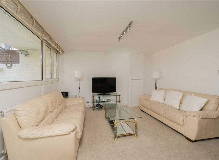 Room Finborough Road in Greater London