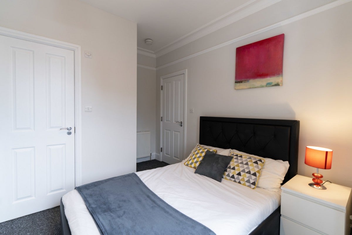 Room Bath Road in Reading