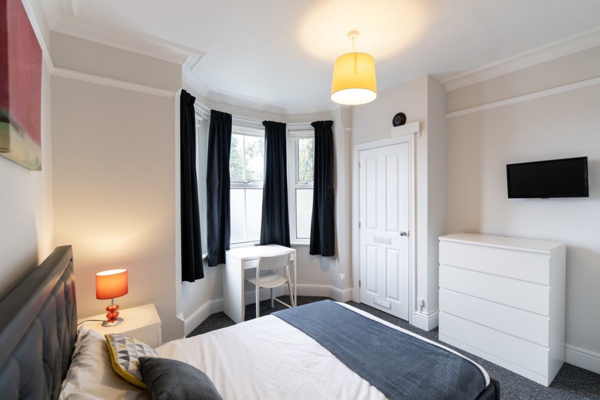 Room Bath Road in Reading