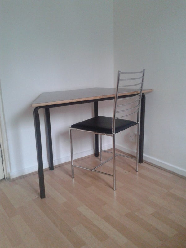 Room Charnwood Street in Greater London