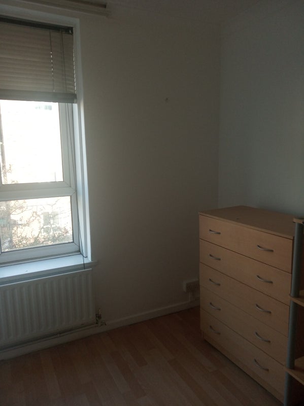 Room Charnwood Street in Greater London