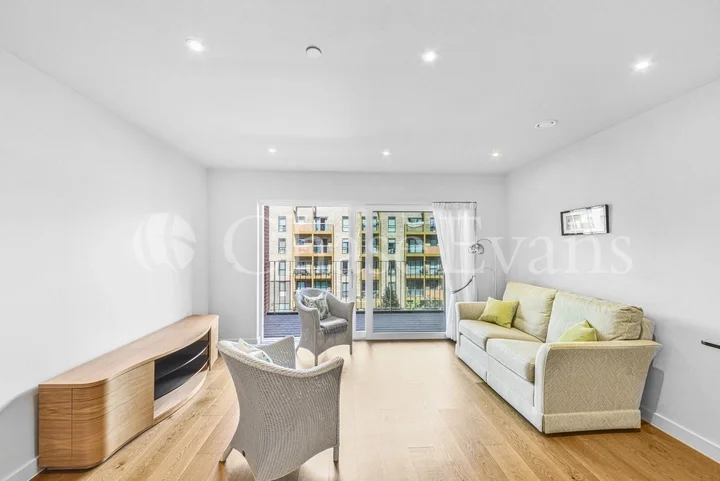 Flat Lismore Boulevard in Greater London